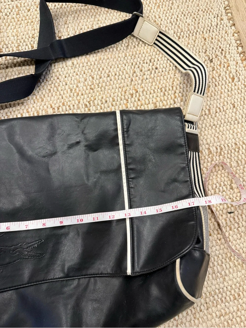★ VTG LACOSTE BLACK MESSENGER BAG ★